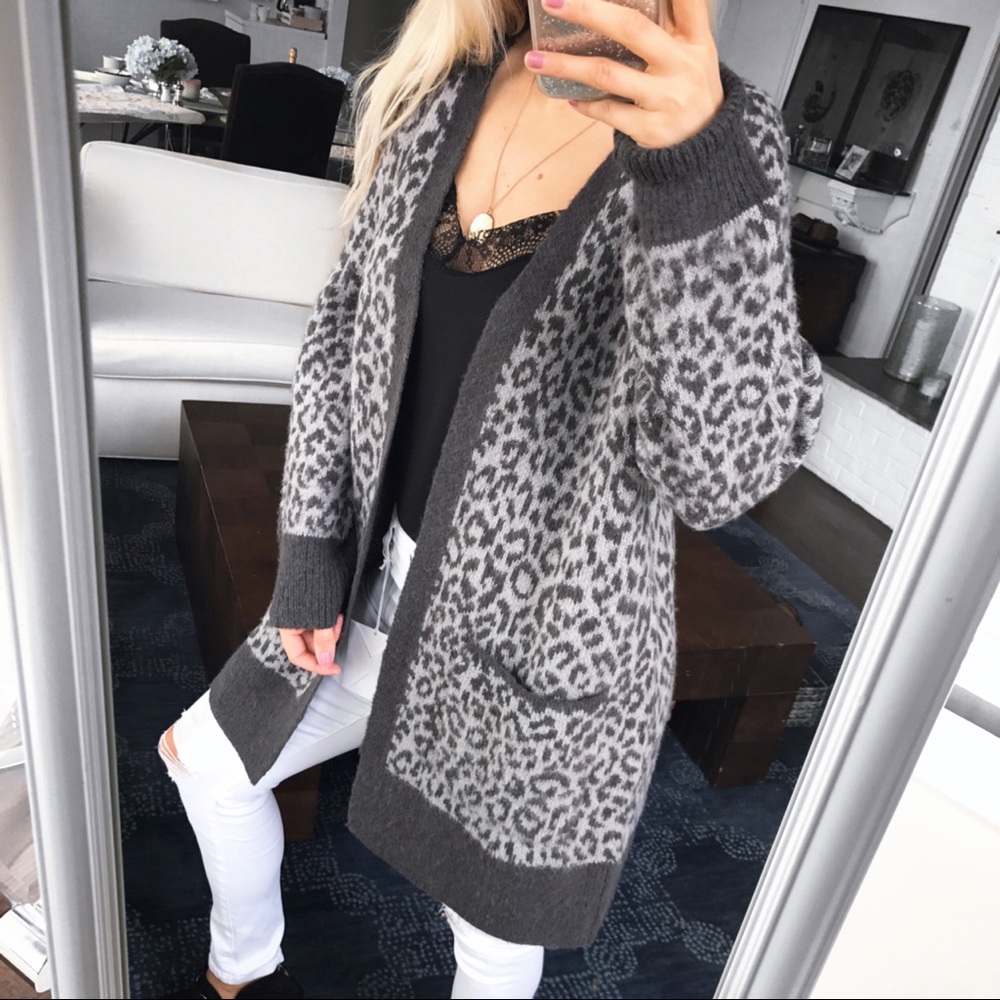 🆕 LUCKY BRAND GREY LEOPARD PRINT CARDIGAN SWEATER - Picture 2 of 8